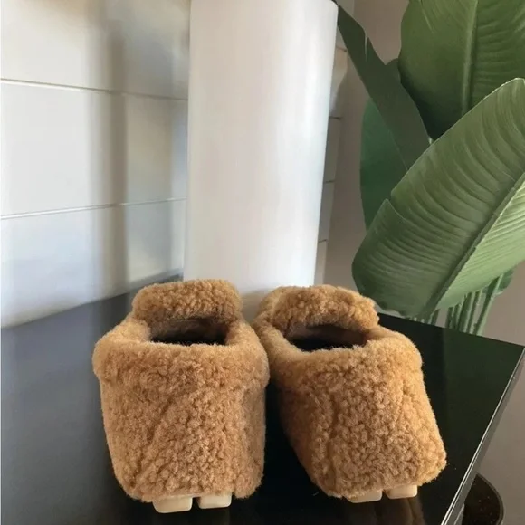 PRADA Shearling Driver Loafer Caramel - Picture 6 of 11